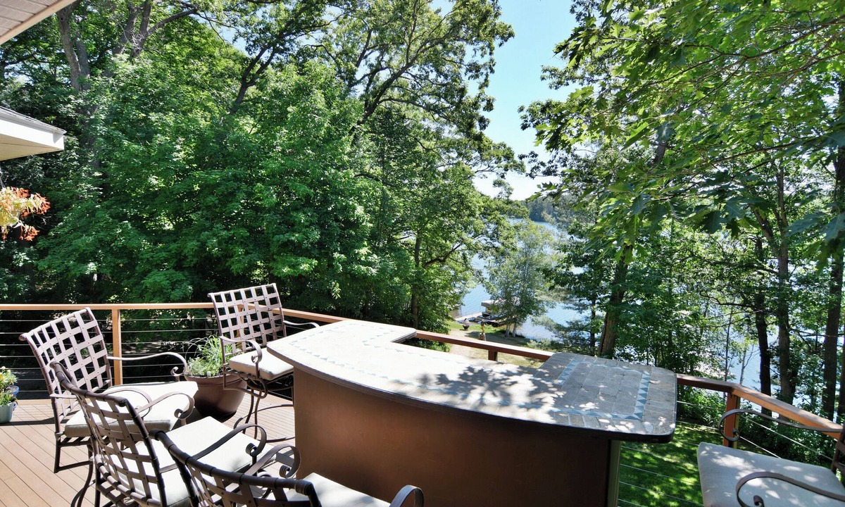 Sarona House | Executive Home With Golf Course Out Front and Lake In The Back- Amazing doesn't describe it