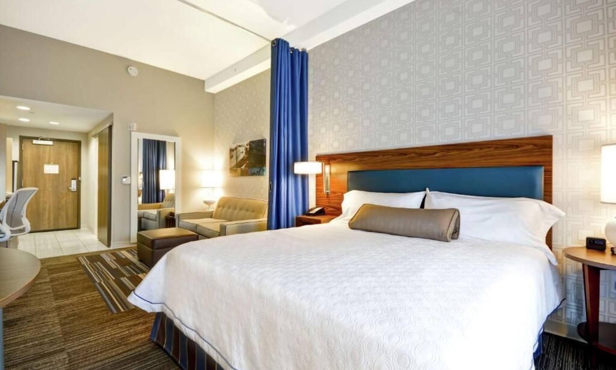 Saint Simons Island Hotel | Experience Bliss at Our St. Simons Resort: Kitchenette & Pool!