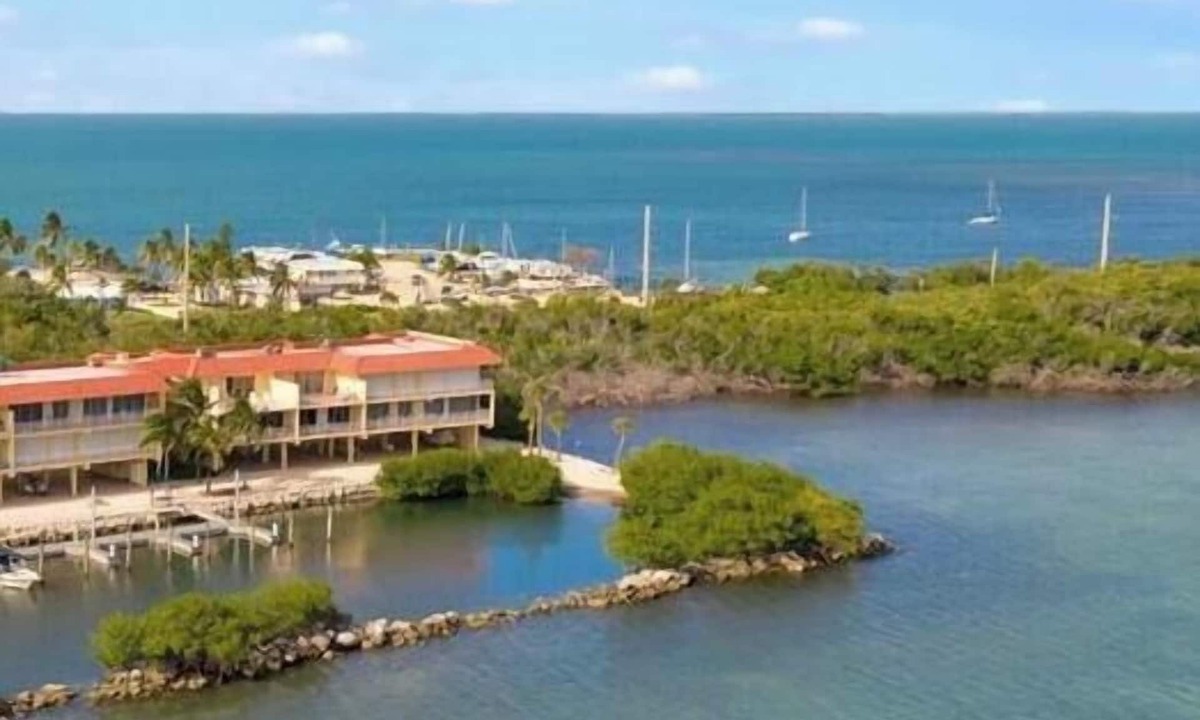 Long Key Condo | Experience coastal bliss at Oceanside Isle, a spacious 3-bedroom condo in Long Key.