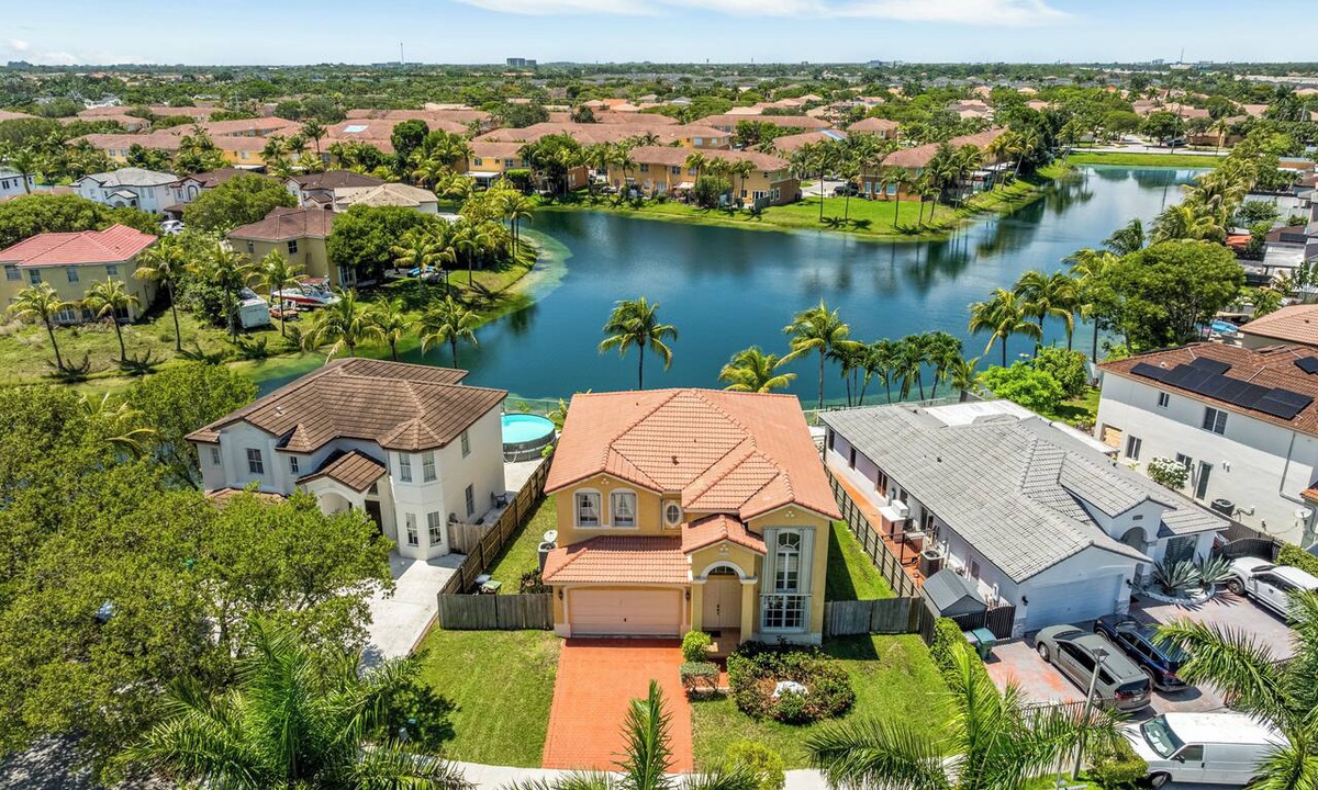 Princeton House | Experience Homestead charm near Black Point Park and Marina