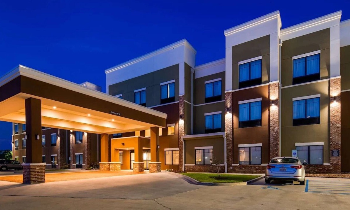 New Roads Hotel | False River Hotel