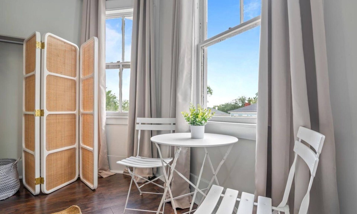 Midtown House | Family-Friendly 2APT Duplex ★ Off Street Parking ★ Historic Victorian District