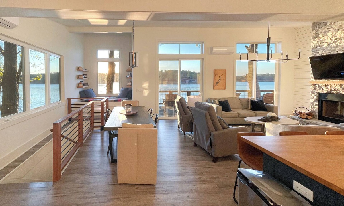 Cook Springs House | Family-Friendly Lakefront Gem w/Dock in Talladega