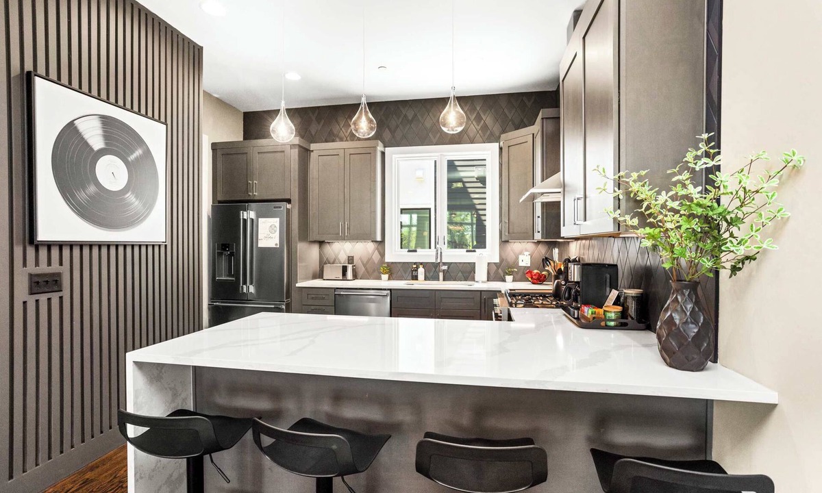 Buena Vista House | Fantastic Elegance Rooftop Views of Nashville!