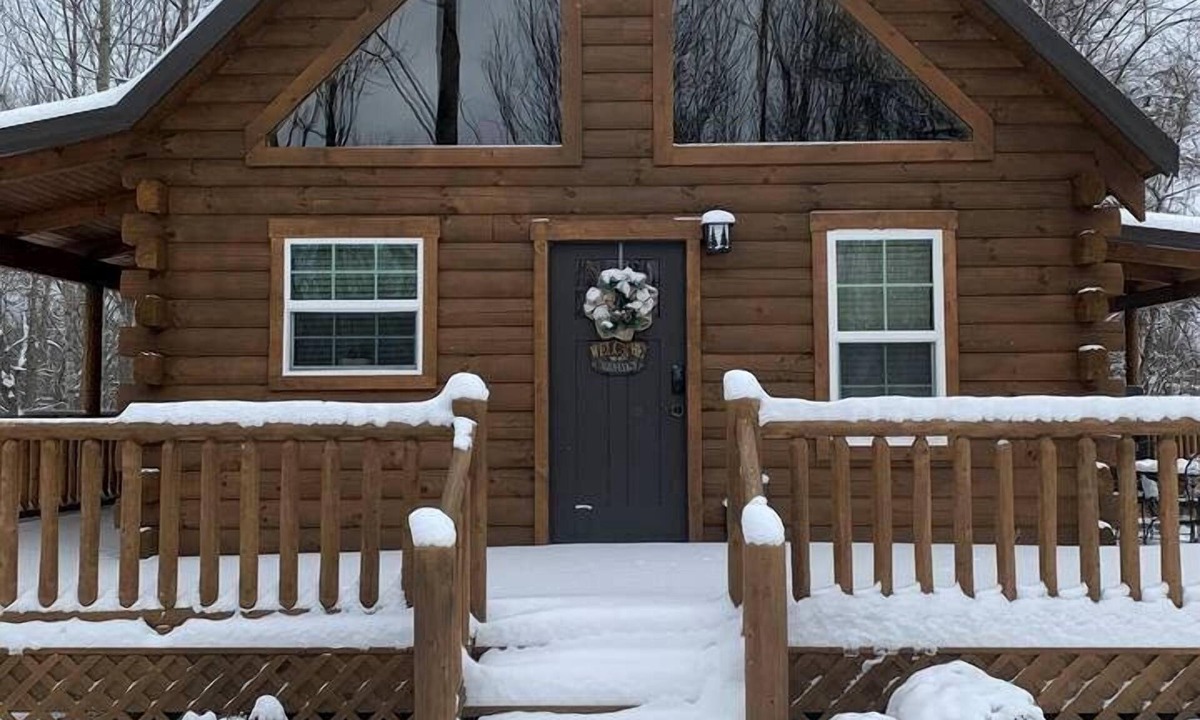 Mannsville Cabin | Fantastic Secluded Cabin with Fire Pit and Hot-tub in Campbellsville, Kentucky