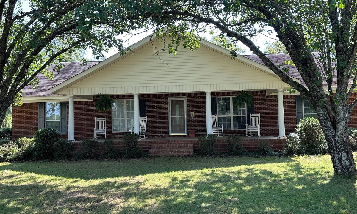 Clopton House | Farmhouse home located near Eufaula and Clayton, AL