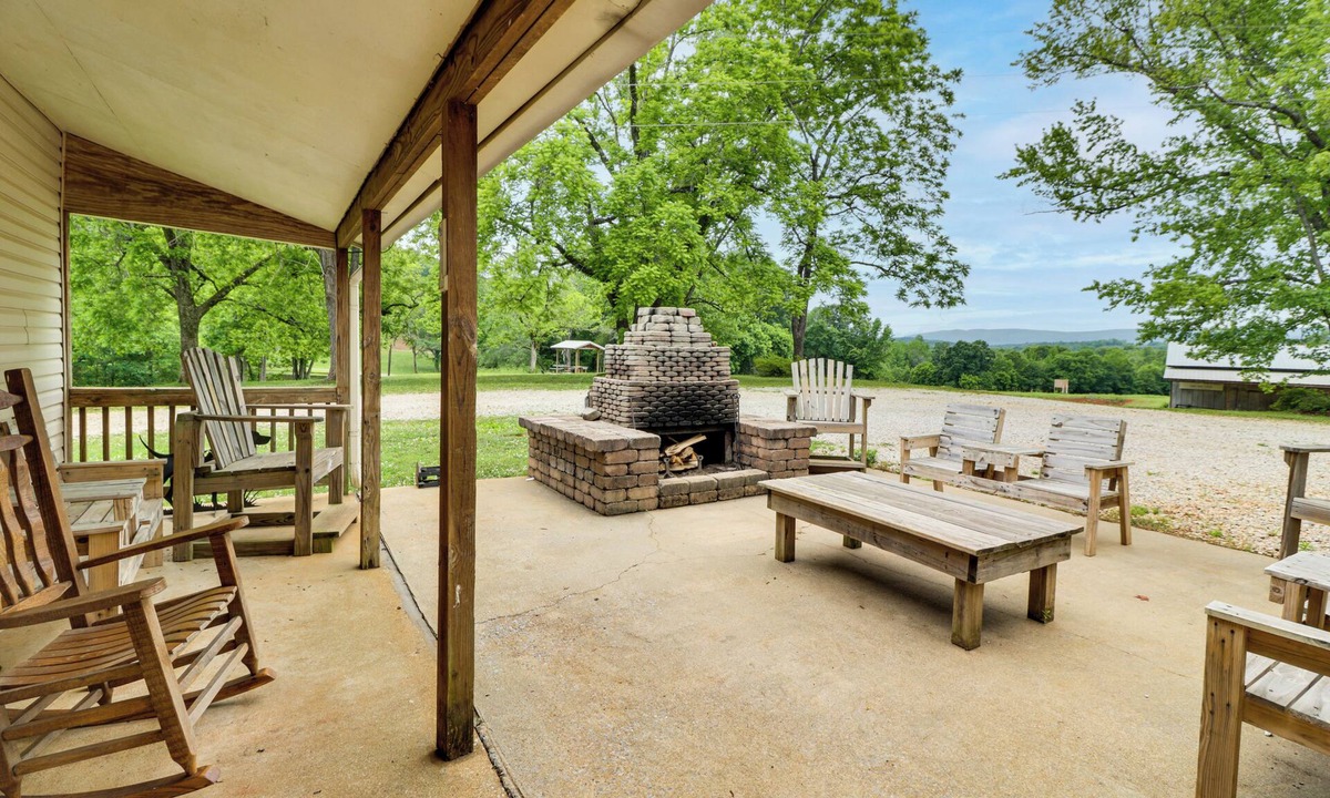 Delta House | Fire Pit, Patio, Views! Group Lodge in Cheaha Mtns