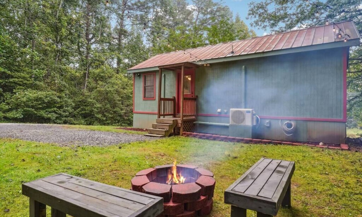 Ellijay Cabin | Firepit, Near Waterfalls| Private Getaway| Perfect for Couples!