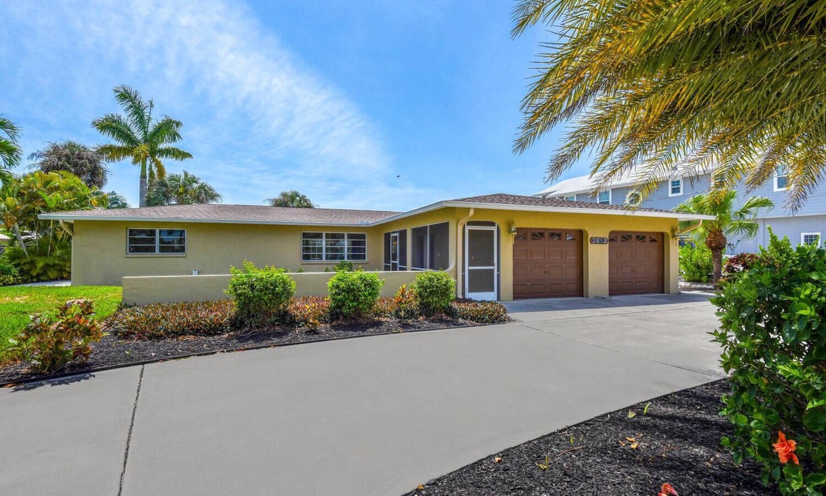 Saint James City House | Fisherman's Delight With Heated Salt Swimming Pool and a new Boat Lift