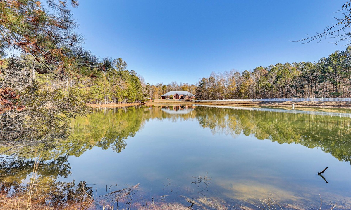 Mountville Apartment | Fishing Pond On-Site! LaGrange Home on 33 Acres