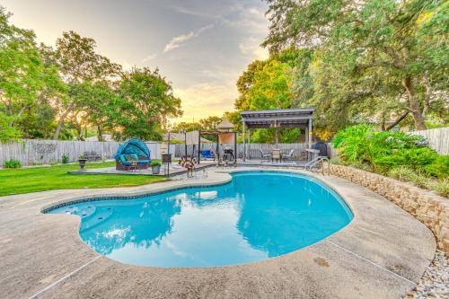 Wright House | Fort Walton Beach Home w/Pool: 5 Mi to Beach!