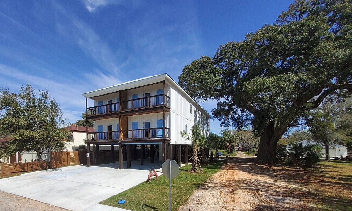 Biloxi House | Four Palms Unit A, 500ft to Beach, Walk 2 Casinos!