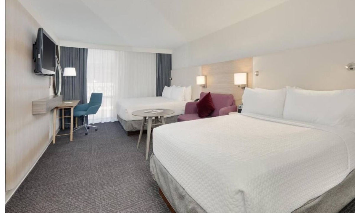 Downtown Dallas Hotel | Four Units | Breakfast Included | Outdoor Pool Access