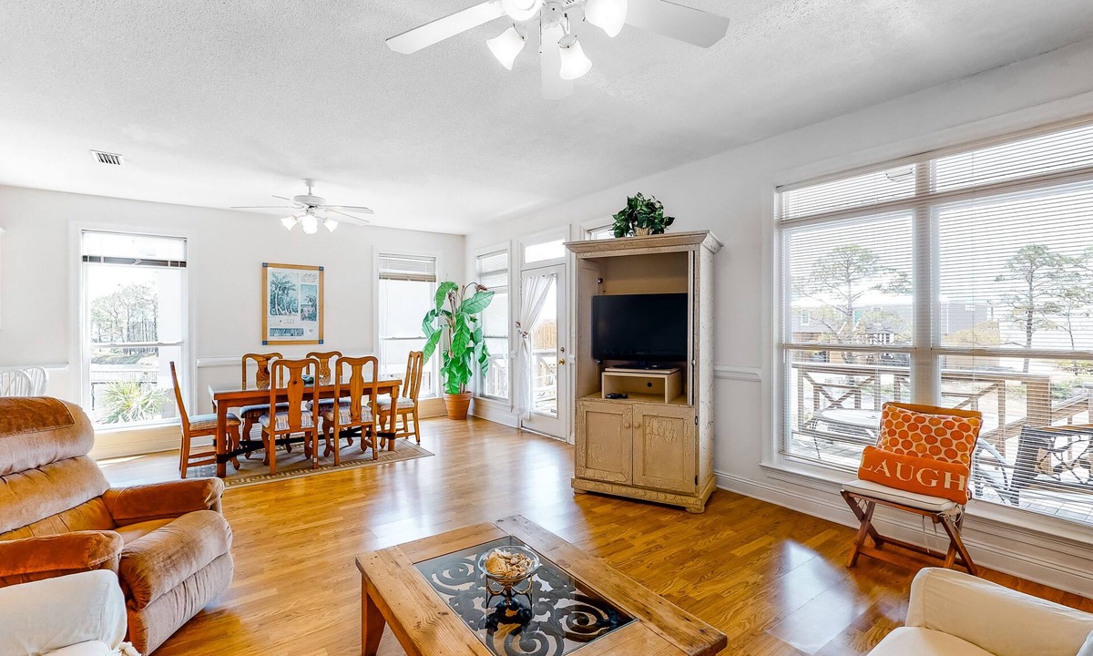 Audubon Place House | Friendly Duplex w/Full Kitchen, Central AC, Washer/Dryer, & High-Speed WiFi!