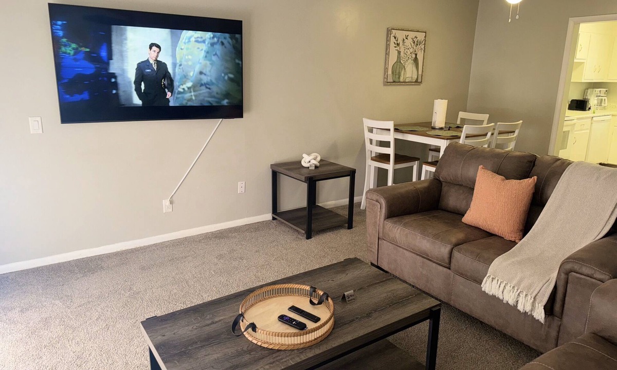 Enterprise Apartment | Ft Novosel 9 miles away. Quiet 2-bedroom Townhouse in Enterprise with WiFi, AC