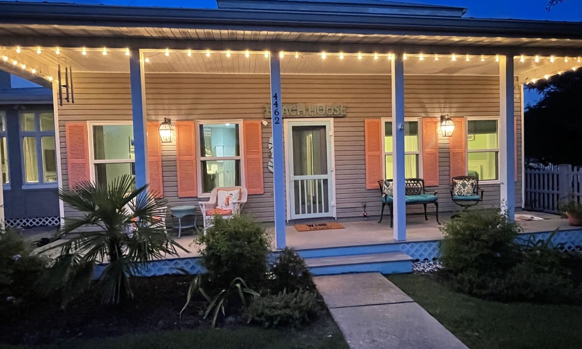 Clipper Cove House | FULL BEACH HOUSE - Clipper Cove Cutie - 3-5 Min WALK to beach - SLEEPS 10