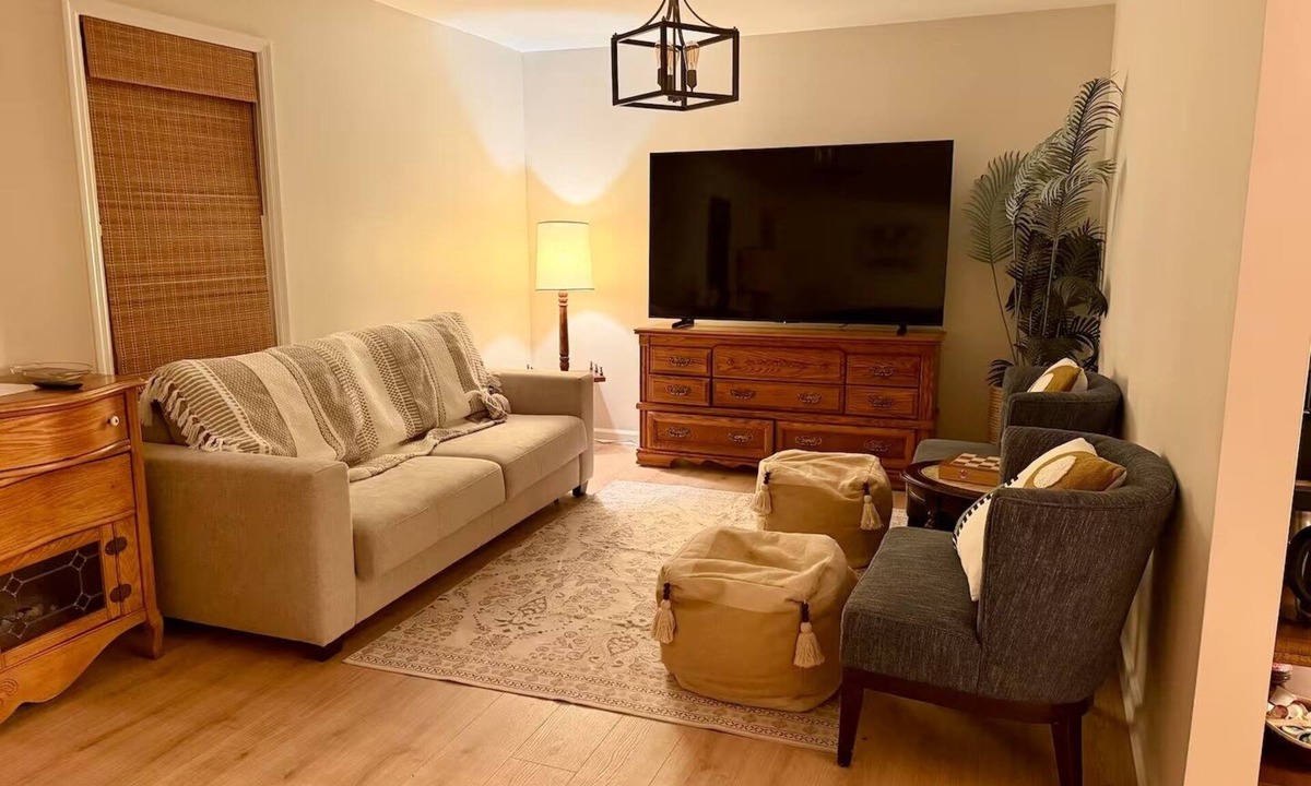 Bogart House | Furnished Cozy 3-bedroom bungalow in charming Watkinsville with AC and gym