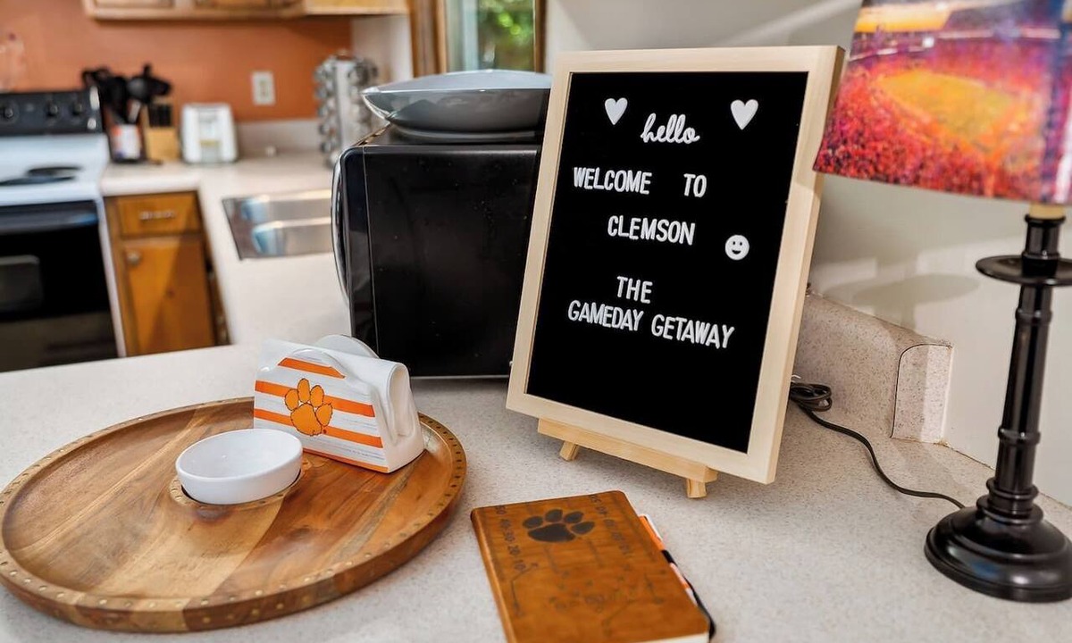 Clemson House | Gameday Getaway! - Less than 2 miles from Death Valley!