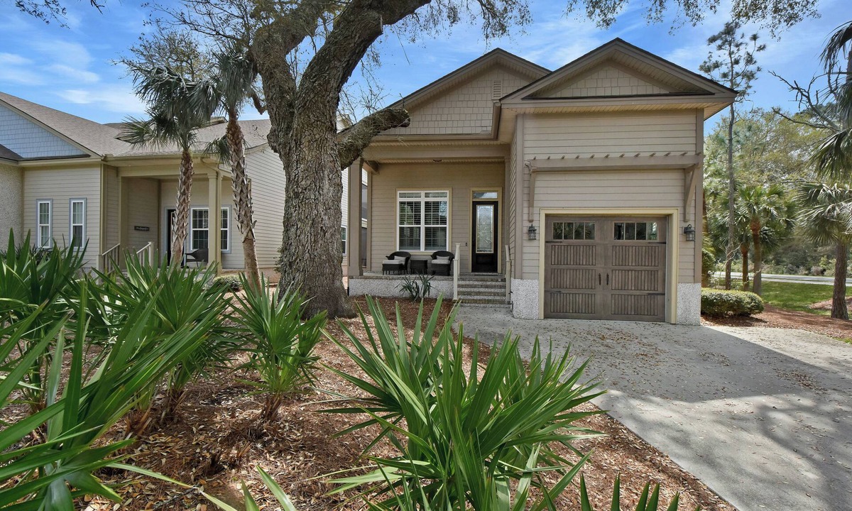 Jekyll Island House | Garden Cottage 63 - Seaside Grace - 3 king beds.