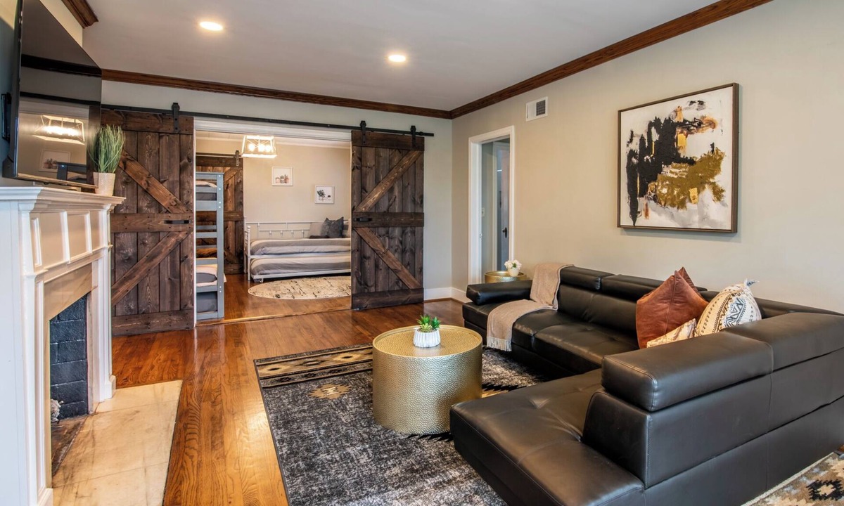 Glen Iris House | Garden Haven - Family/WiFi/Fenced Backyard/Pets
