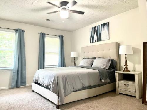 Snellville House | Getaway Home, Huge Yard and Smart TVs in All Rooms