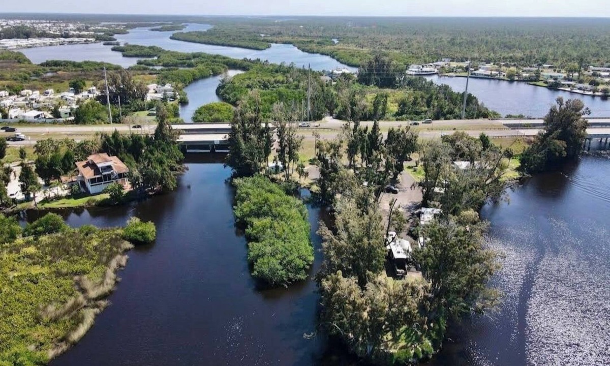 Warm Mineral Springs House | Glamp on the Myakka River Bank!