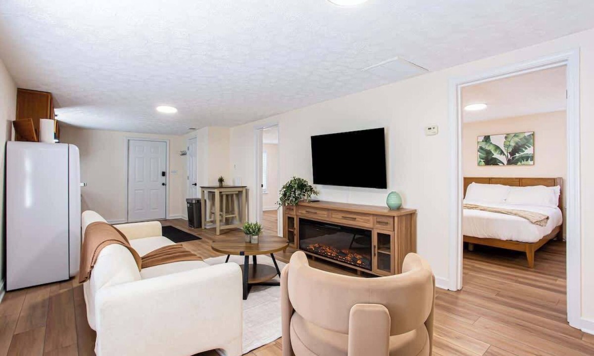 Dallas House | Gold Mine Retreat Hot Tub, Sauna & Fireplace