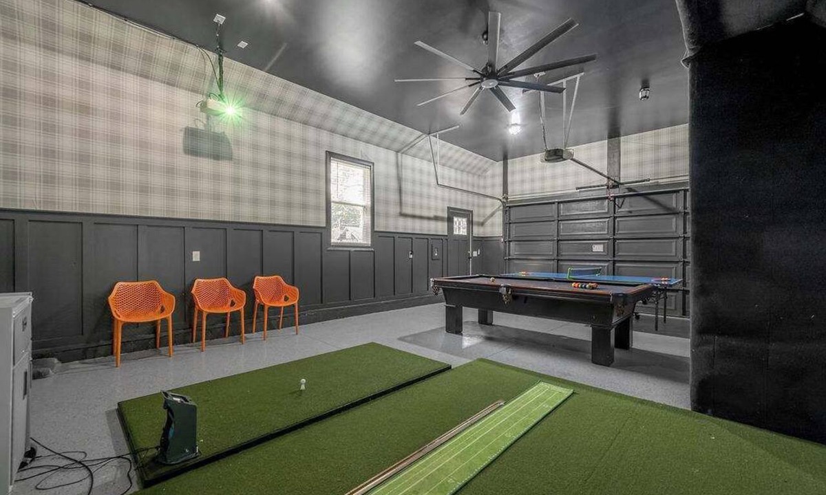 Lexington House | Golf Simulator | Hot Tub | Game Room | Pool Table