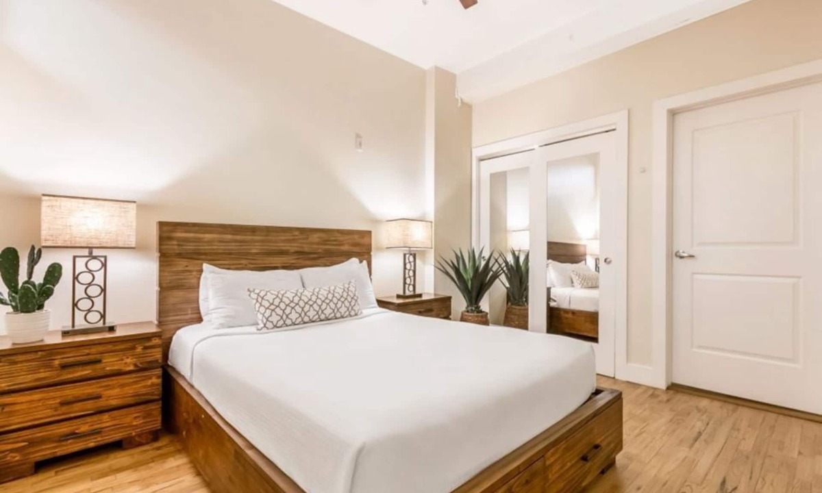 Central Business District Hotel | Gorgeous Condo - Walk to French Qt and Bourbon