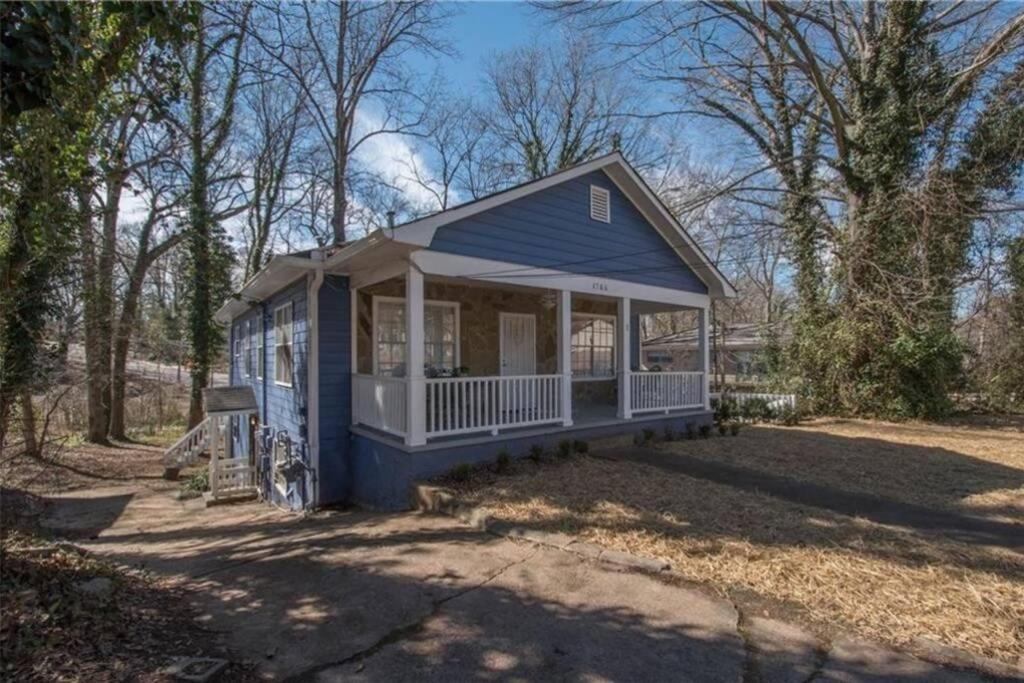 East Point Apartment | Got My Peaches Out Georgia Manor Near Downtown by Lokal Stays