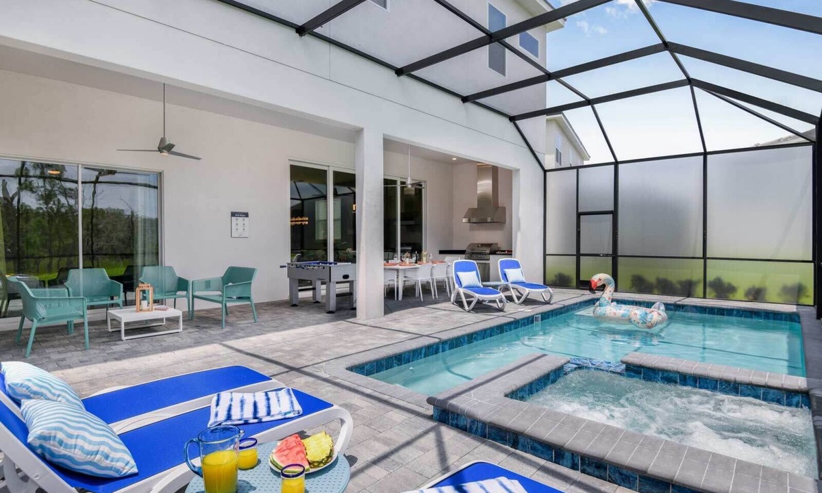 Loughman House | Grand Home Near Disney w/Princess Themed BR, Pool Table, Game Loft & Theater