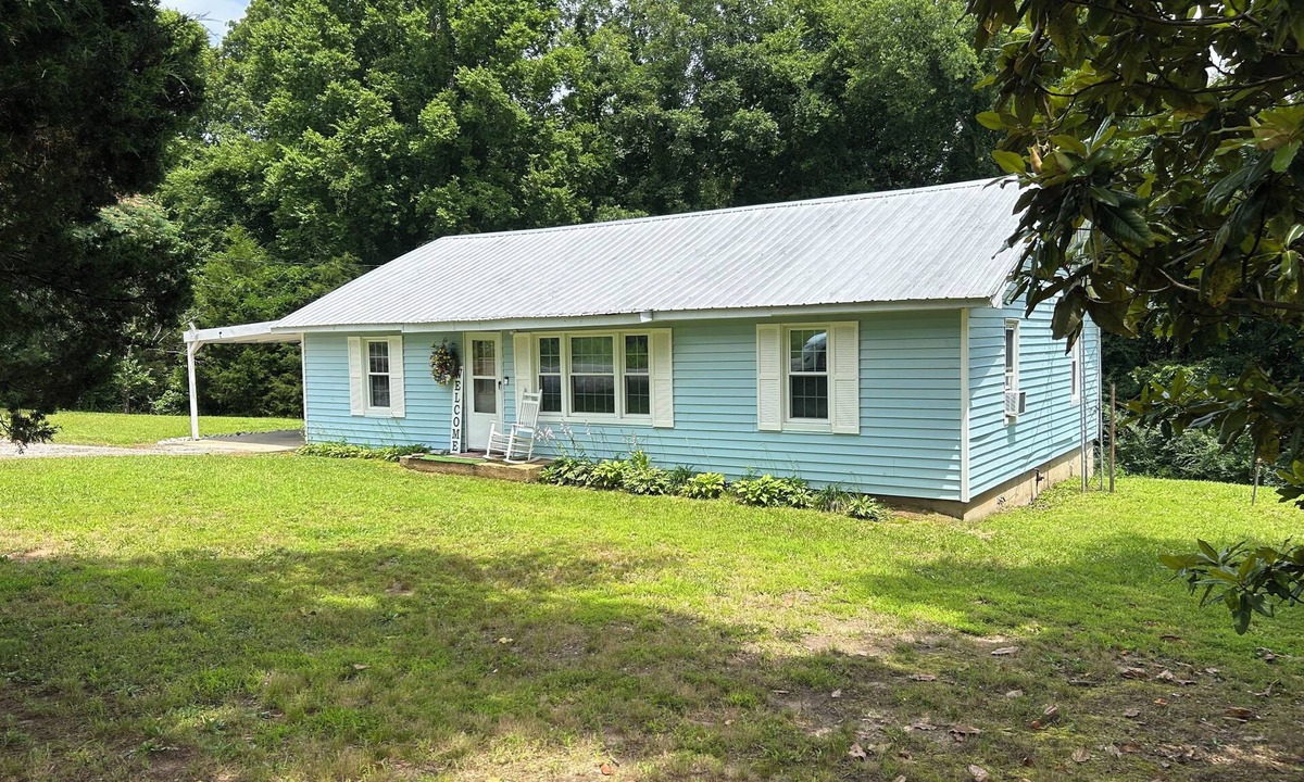Morris Chapel House | Grannies house sits on 300 acre farm built in 1959