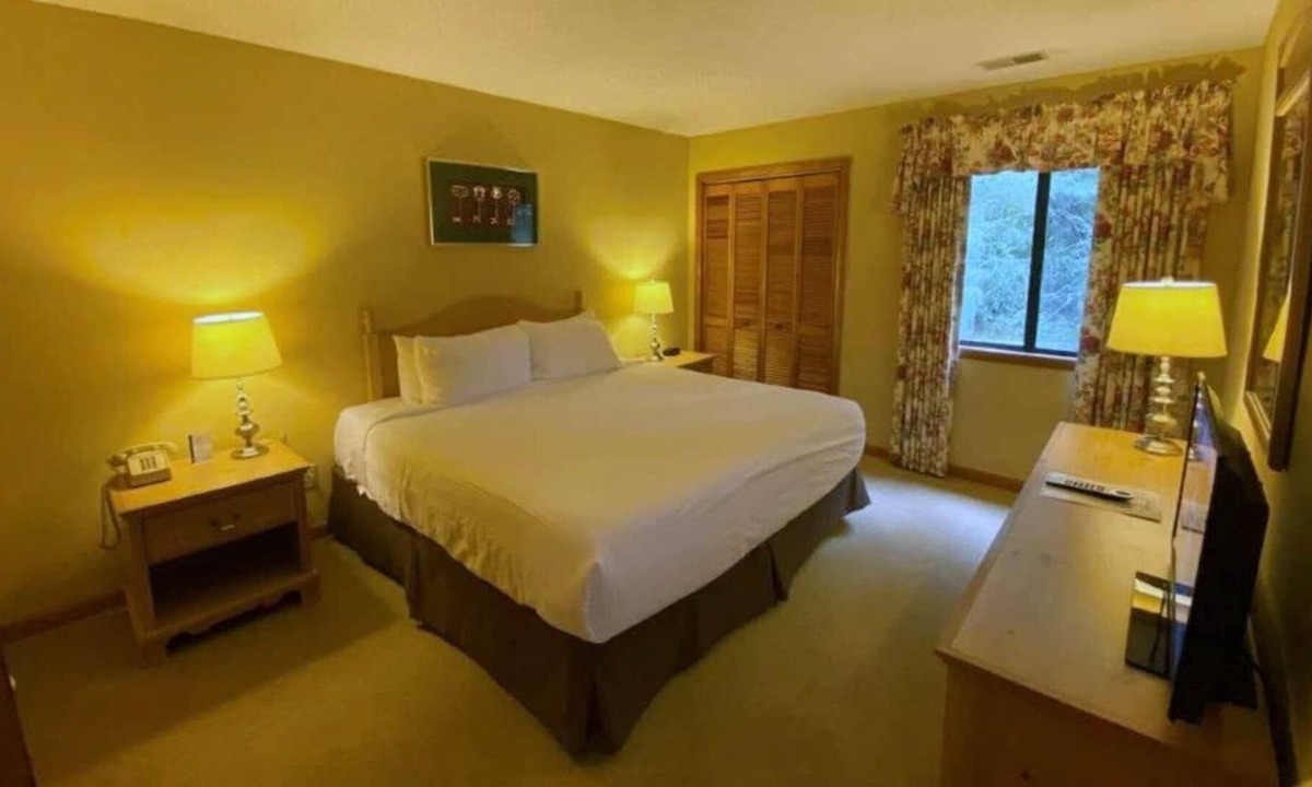 Sapphire Resort | Great Adventure in North Carolina! 2 Serene Units, Free Parking, Gym, 3 Pools