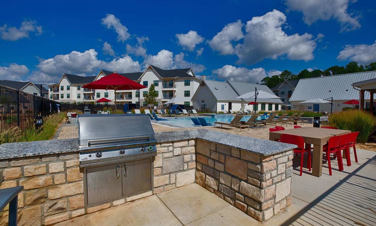 Madison Apartment | Great Location/Clift Farms-King Suite-Must See!