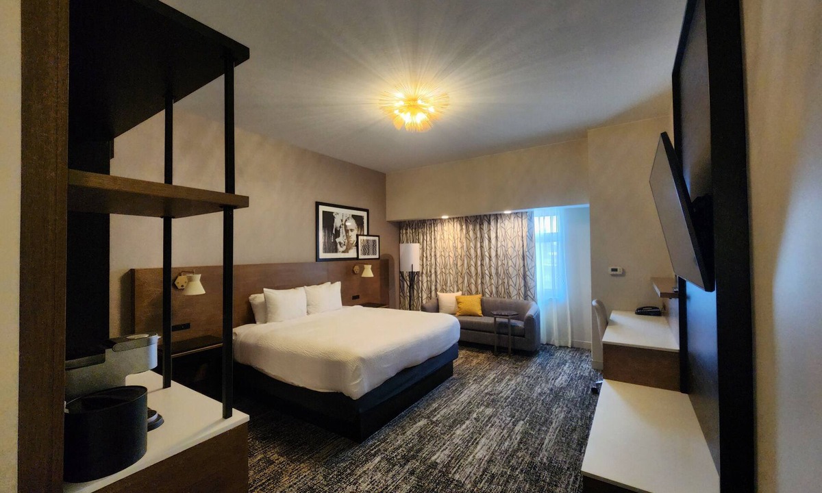 Burlington Hotel | Great River Hotel