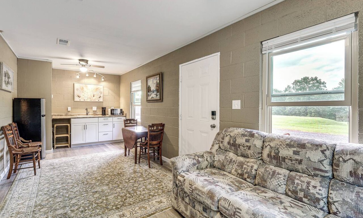 Clinton Cabin | Greers Ferry Lake Access! Cozy & Wooded Retreat