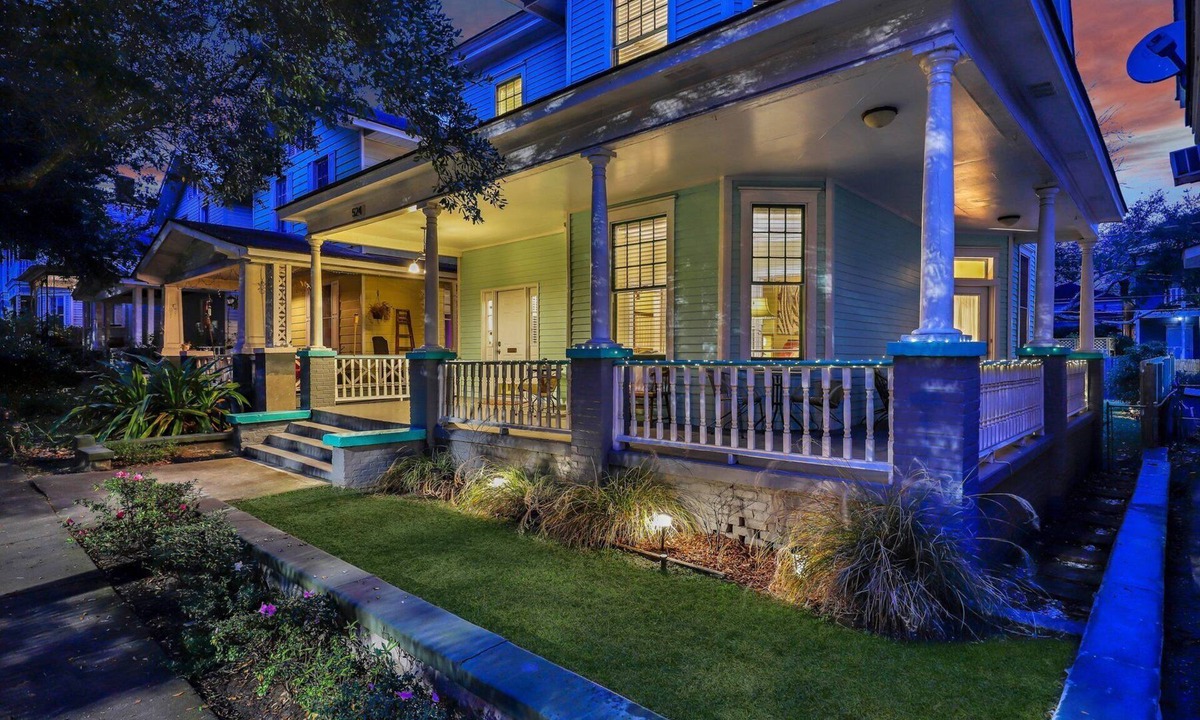 Dixon Park House | Groovy, Historic, Artist's Downtown Victorian Bungalow Near Forsyth Park, ❤️ DOGS