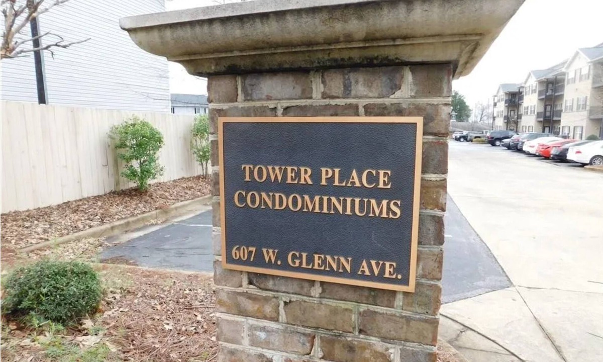 Auburn Condo | Ground floor condo 3 blocks from stadium. Parking pass for 1 vehicle included.