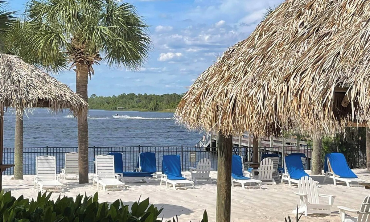Bahama Bay Resort | Ground Floor Oasis/full resort features restaurant and spa