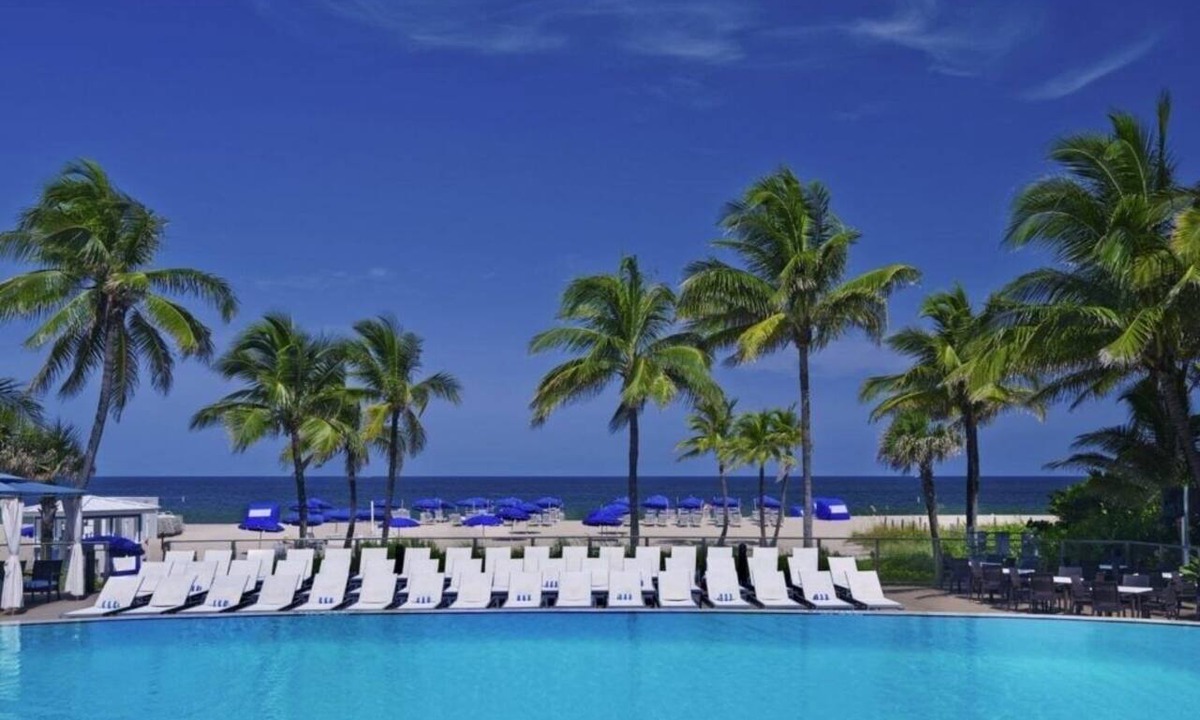 Central Beach Hotel | Group Friendly Retreat | 3 Modern Units | Outdoor Pool | Near South Beach Park