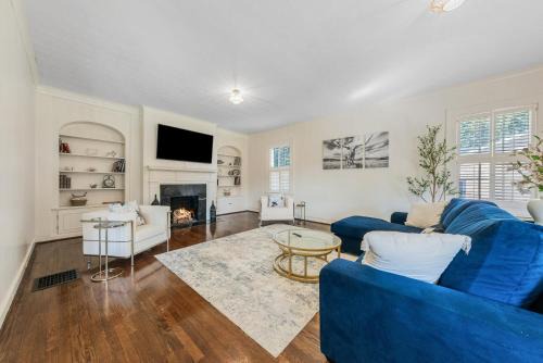 Columbus Villa | Group Getaway in a Grand Historic Home 15 minutes to Fort Benning Sleeps 10
