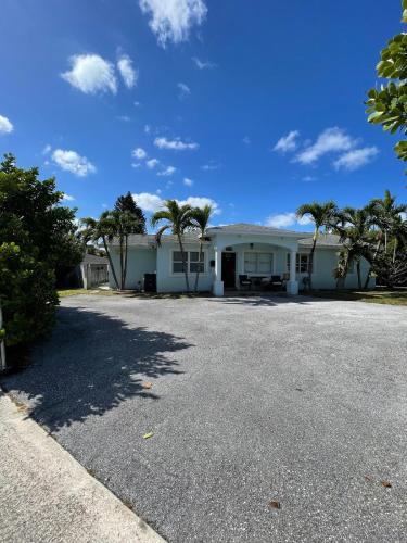 Country Club Park Apartment | Guest Haven in West Palm Beach