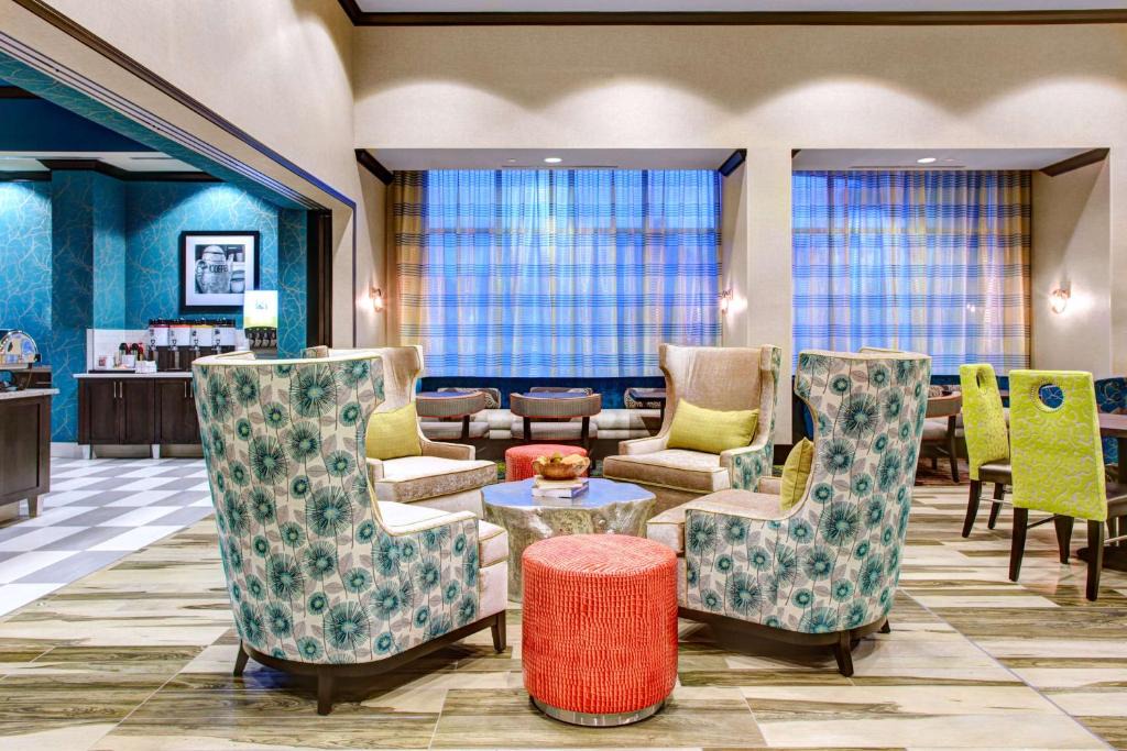 Dunwoody Hotel | Hampton Inn & Suites by Hilton Atlanta Perimeter Dunwoody