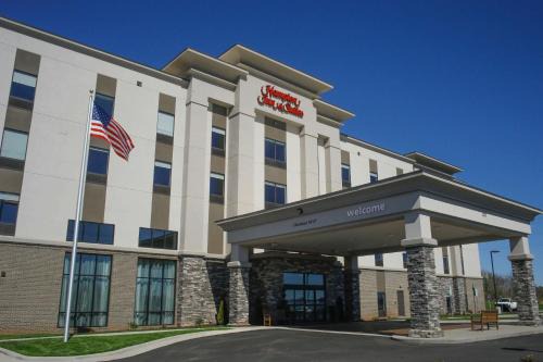 Forest City Hotel | Hampton Inn & Suites Forest City