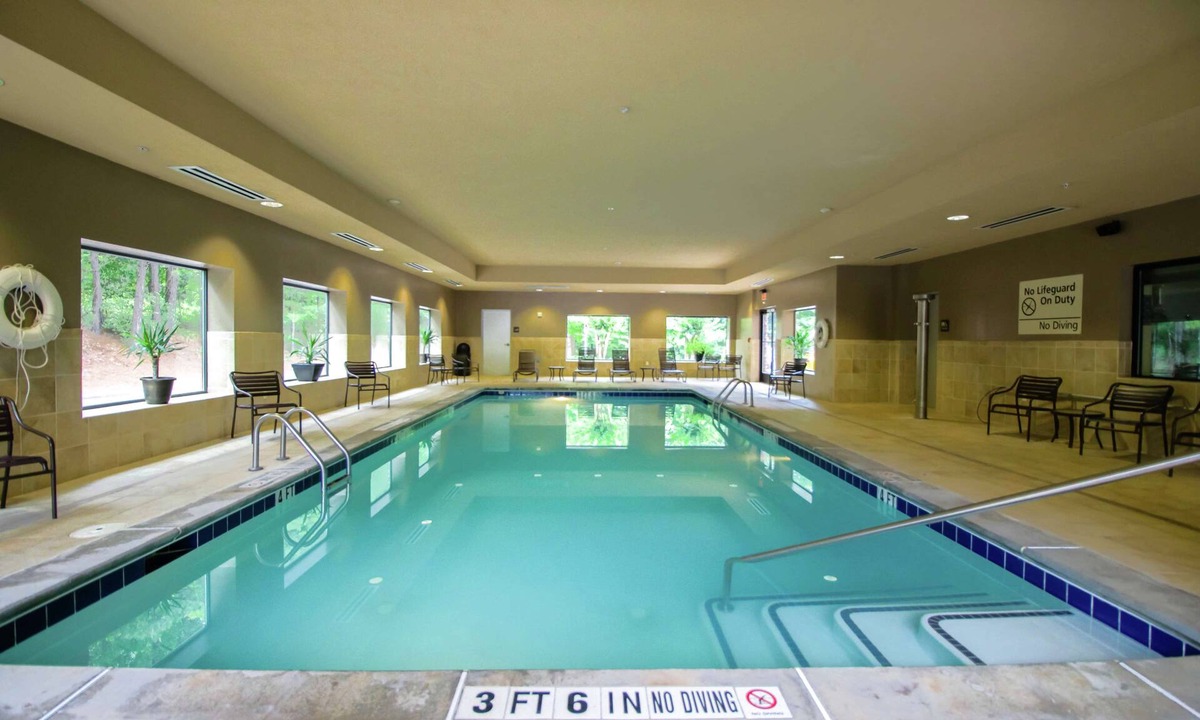 Flowery Branch Hotel | Hampton Inn & Suites by Hilton Flowery Branch Lake Lanier