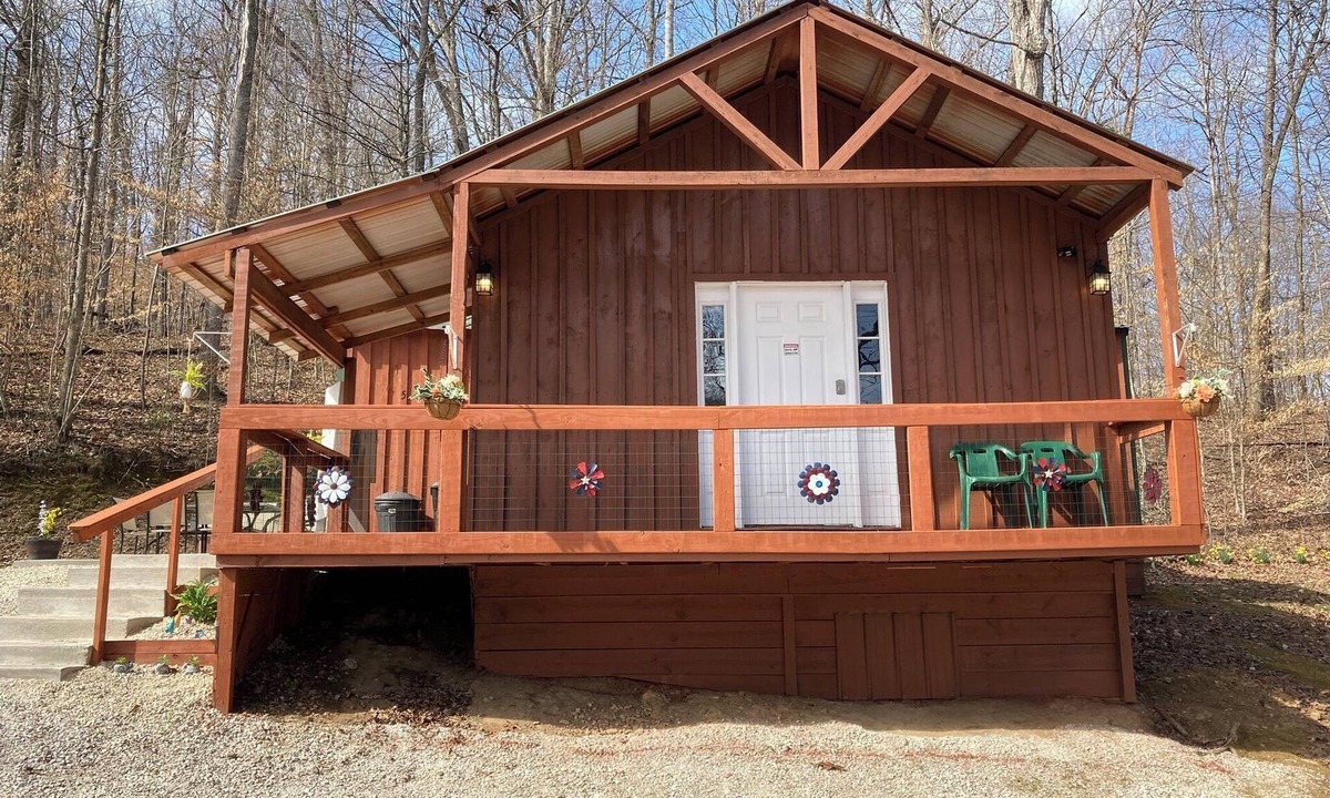 Cub Run Cabin | Happy Hills 😁is a 3bedroom 1bath DIY cabin with side patio and garage