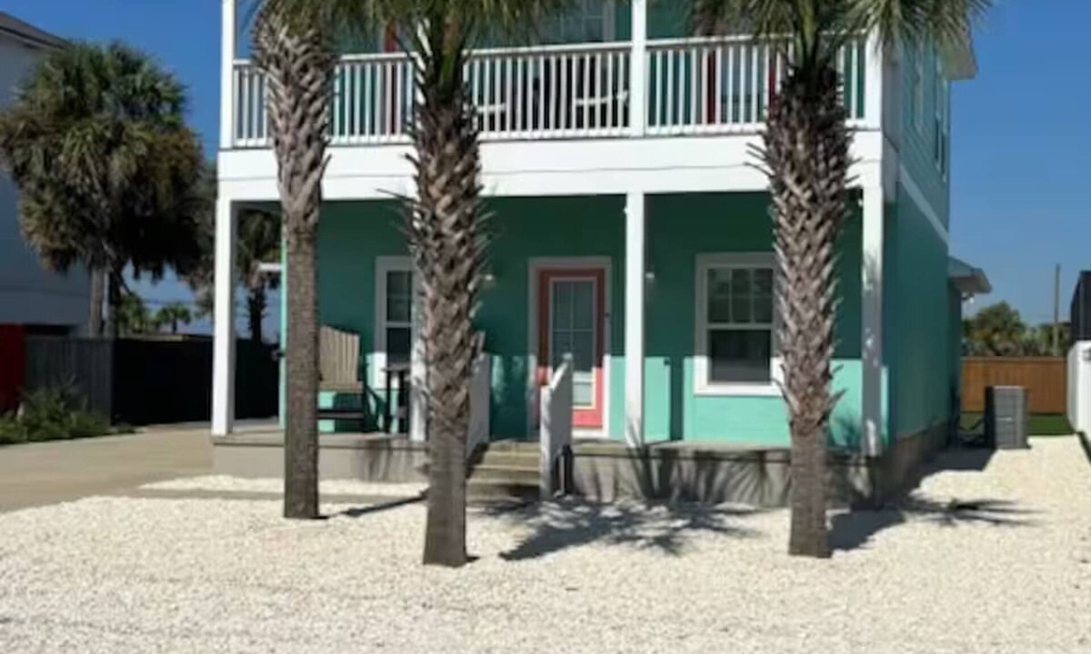 Bahama Beach House | Happy Ours- Fabulous 4-bedroom house w/private beach access in Panama City Beach