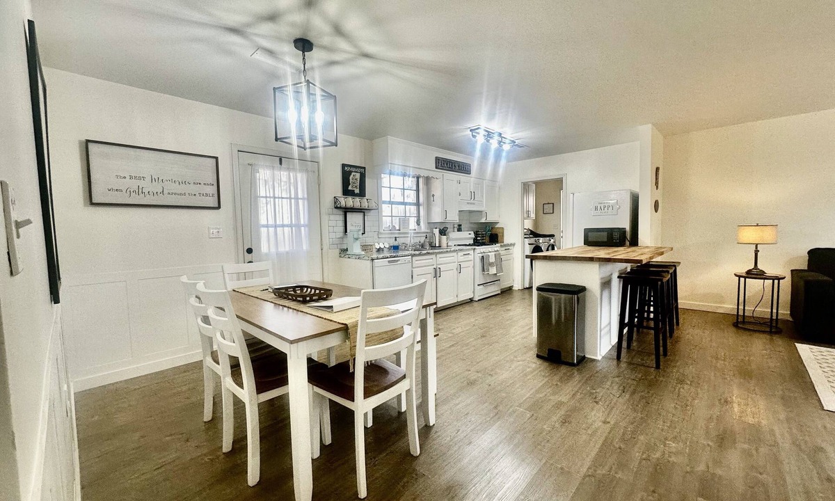 Oxford House | Happy Place in the Sip, Your Happy Place in the Sip!
