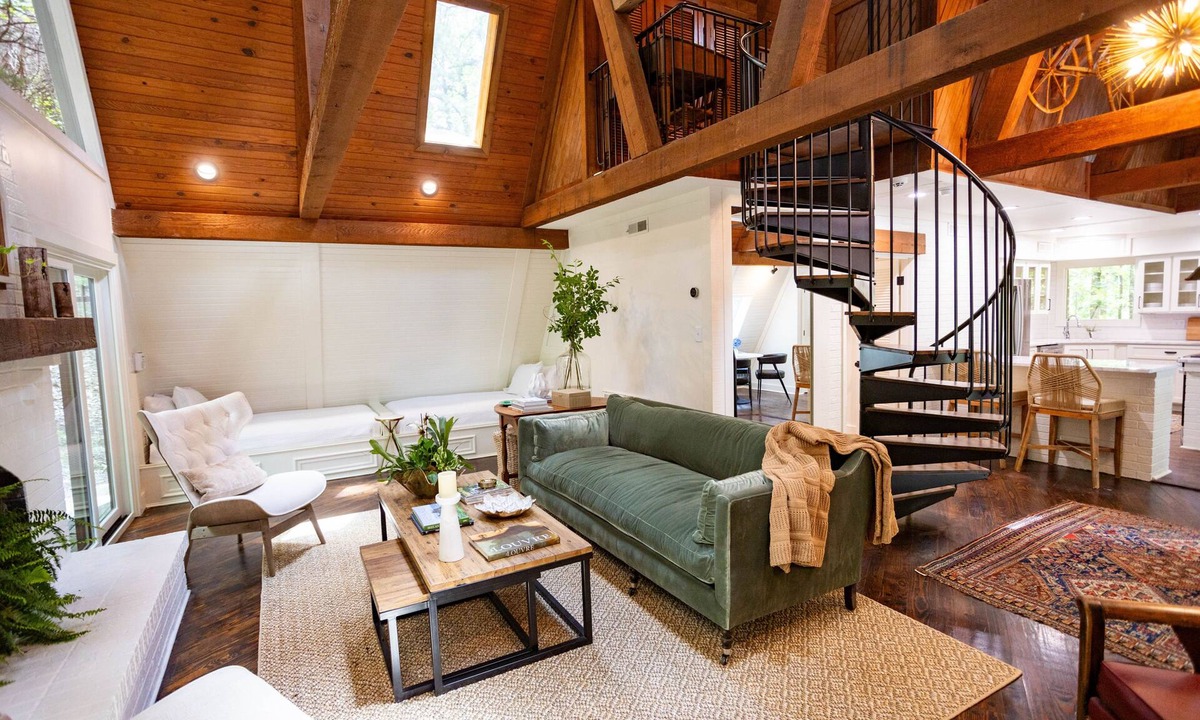 Oxford House | Hart❤️Luxe Treehouse 1.5 Miles to Oxford Square!