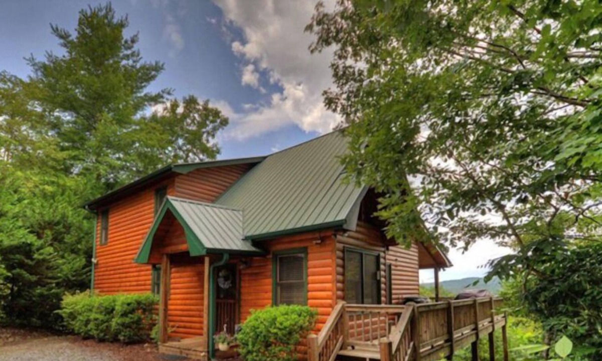 Ridgeline Vistas Cabin | Harvest Moon- Pet Friendly | Entertaining Game Room | Outdoor Fire Pit | Large Hot Tub